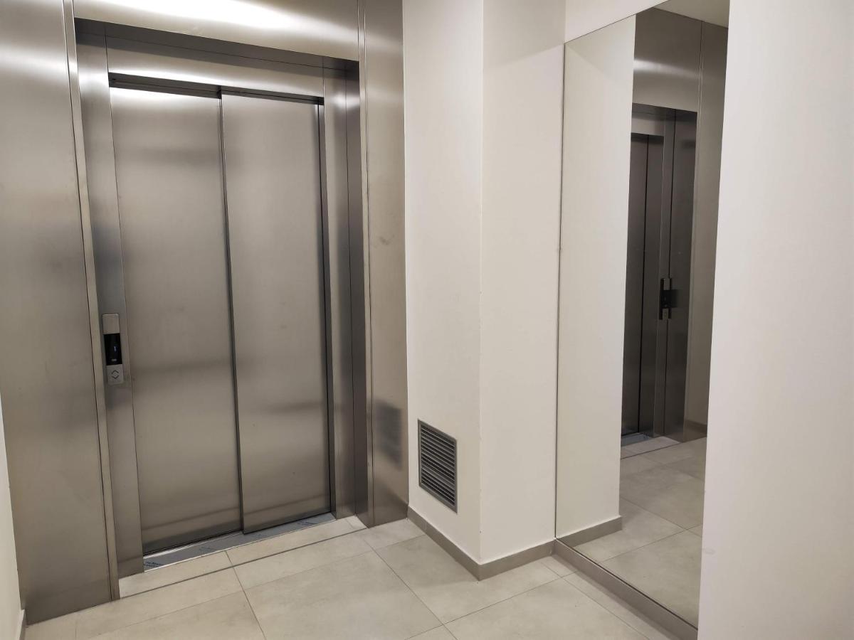 Apartament Yarn - Brand New - Free Parking - Balcony With View - Shopping Mall