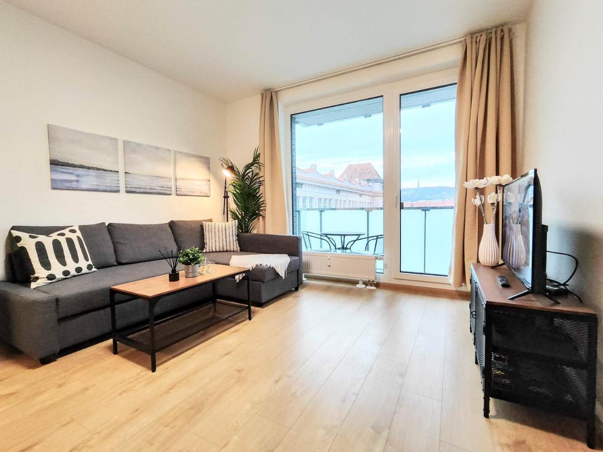 Apartament Yarn - Brand New - Free Parking - Balcony With View - Shopping Mall