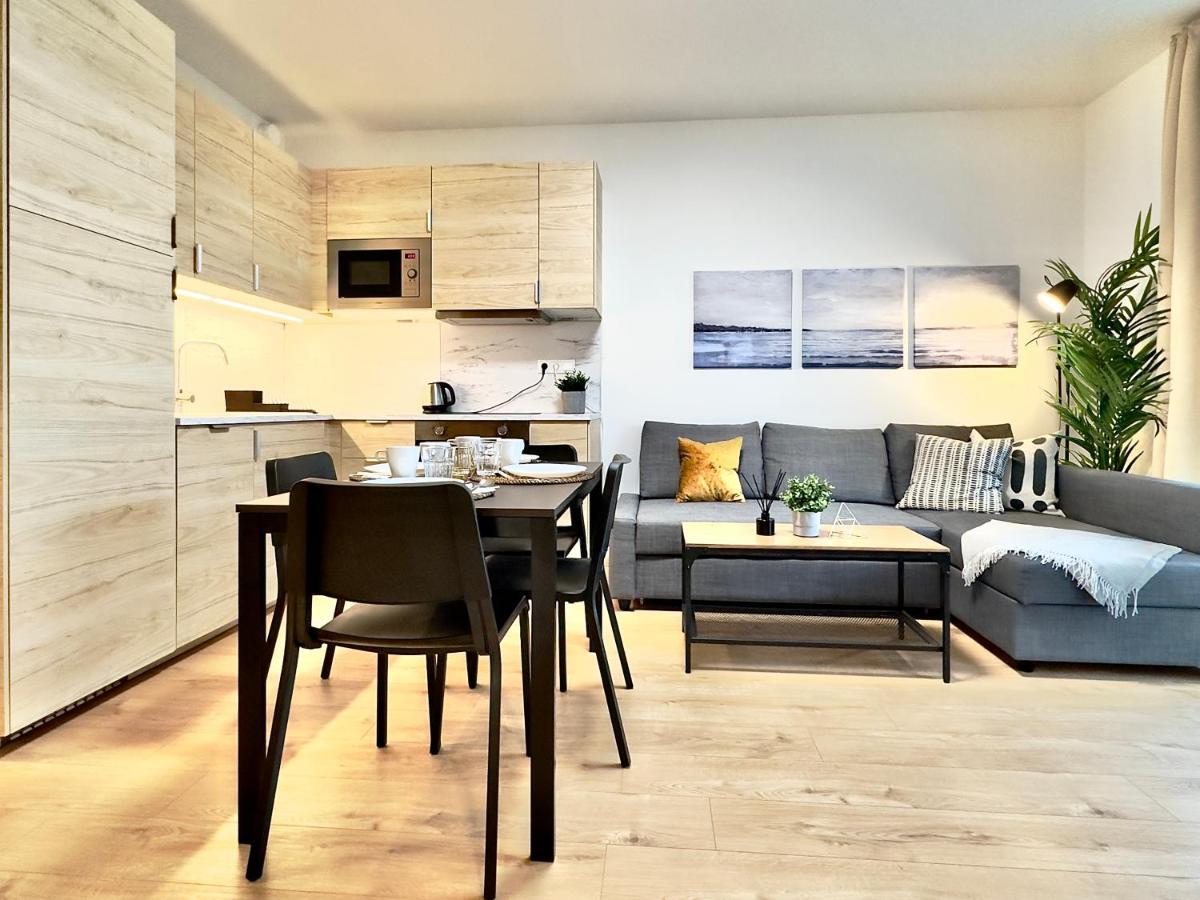 Apartament Yarn - Brand New - Free Parking - Balcony With View - Shopping Mall *