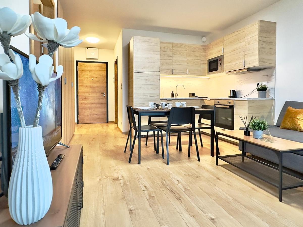 Apartament Yarn - Brand New - Free Parking - Balcony With View - Shopping Mall