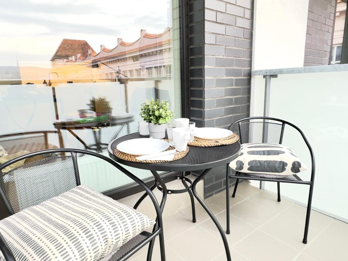 Yarn - Brand New - Free Parking - Balcony With View - Shopping Mall Apartament *