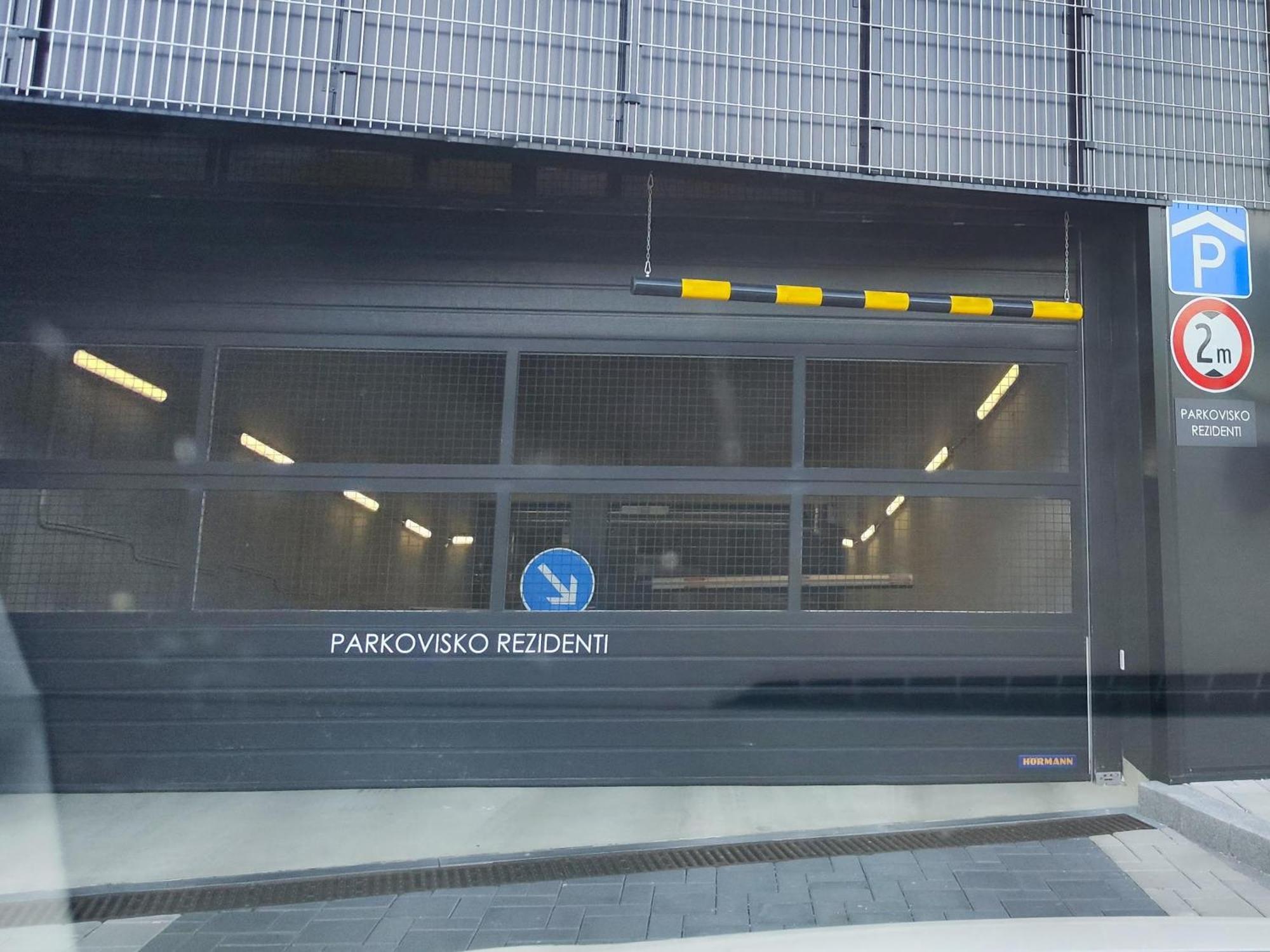 Yarn - Brand New - Free Parking - Balcony With View - Shopping Mall Bratysława